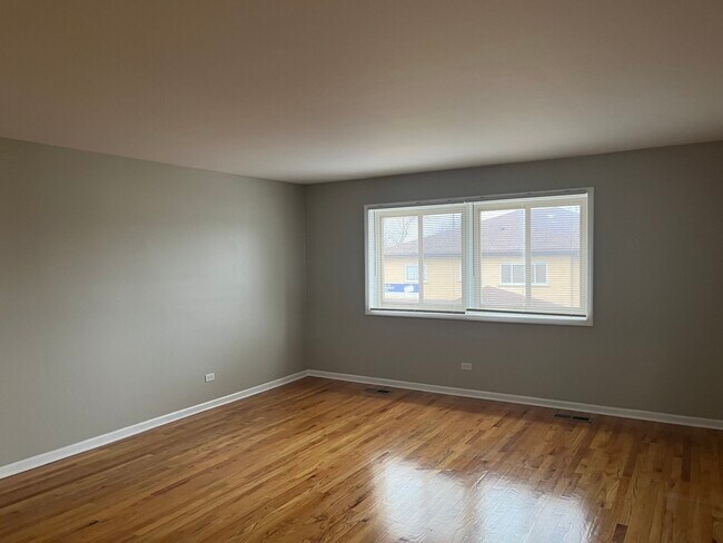 Building Photo - 7064 W Higgins Ave