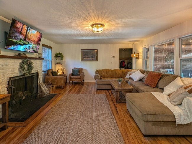 Building Photo - 317 Balsam Dr
