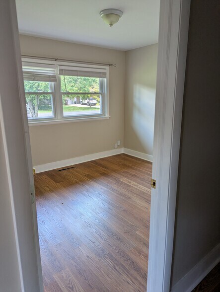 Building Photo - 1701 Brentmoor Ln