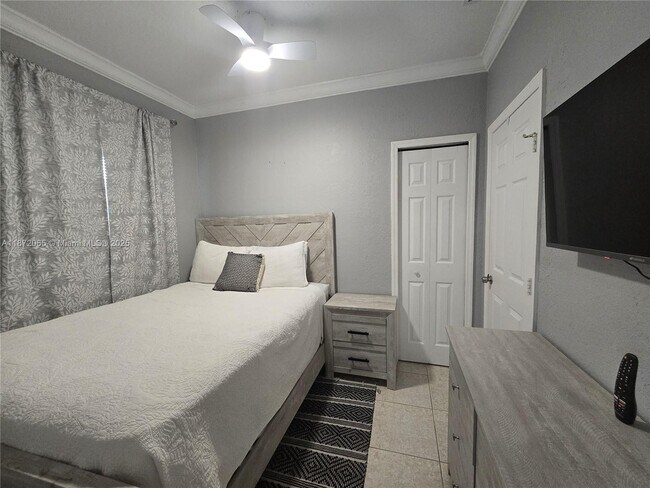 Building Photo - 208 SW 15th Pl