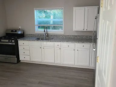 Building Photo - 532 Blaine Ave