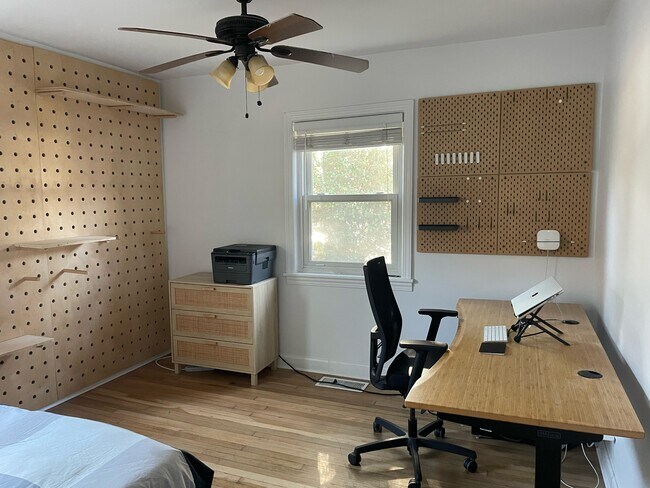 Building Photo - 1614 E 50th St