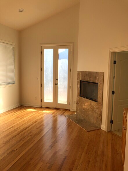 Building Photo - 521 N Irena Ave