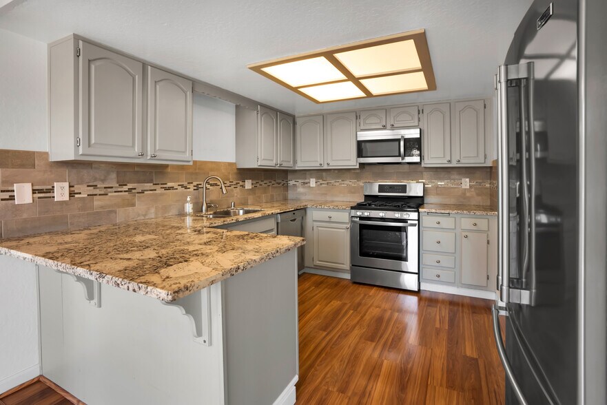 Building Photo - 813 Isbel Ct