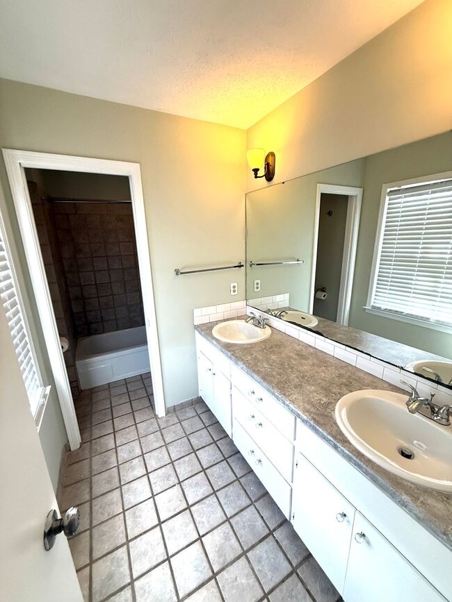 Building Photo - **3 Bed 2.5 Bath located off Vaughn Road ** Call 334-366-9198 to schedule a self tour