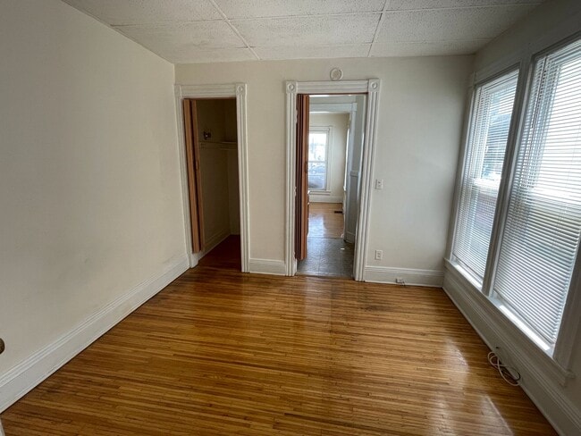 Building Photo - 385 Meigs St