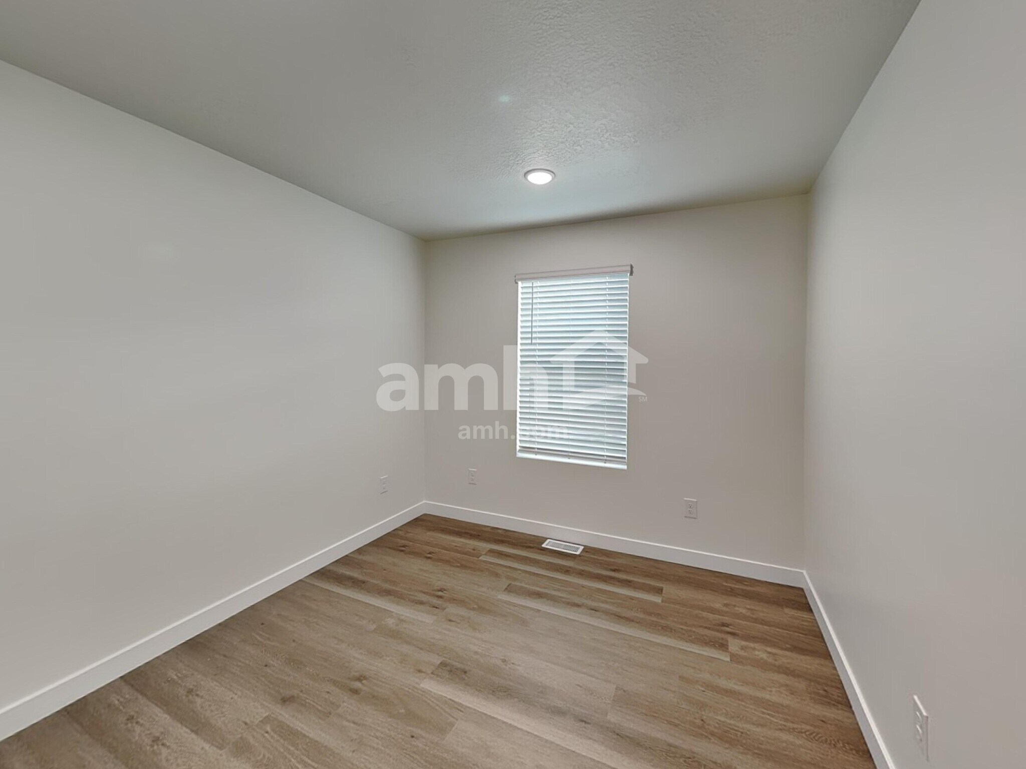 Building Photo - 1272 W Mahogany St