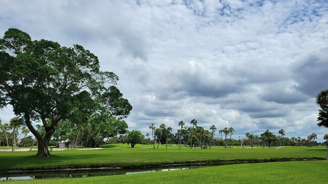 Building Photo - 1000 Longboat Club Rd