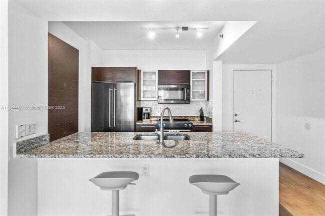 Building Photo - 951 Brickell Ave