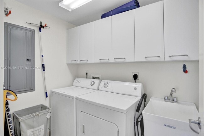 Building Photo - 3101 S Ocean Dr