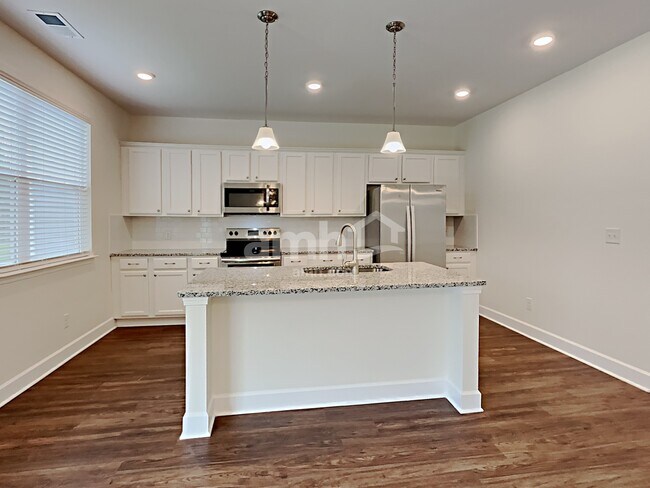Building Photo - 4513 Tarpon Dr