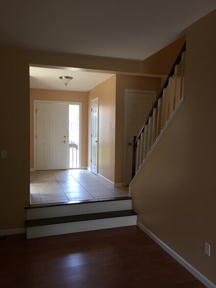 Building Photo - 568 Cypress Rd