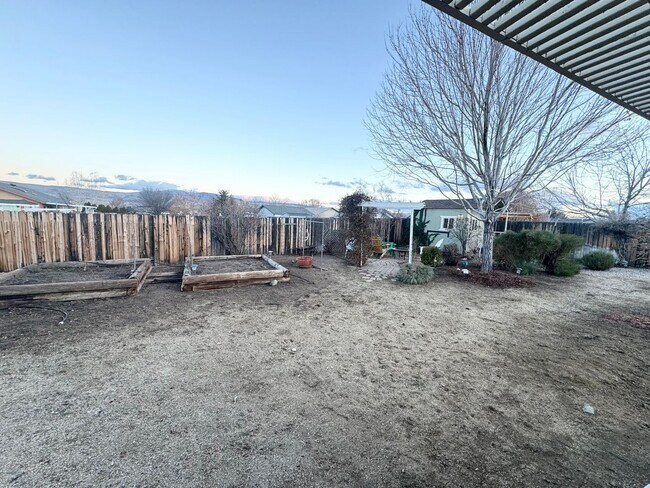 Building Photo - Charming 5 Bedroom One Story