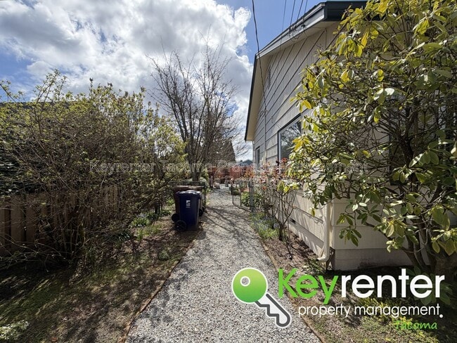 Building Photo - 4902 N 16th St