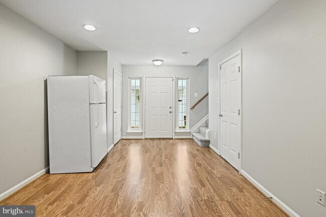 Building Photo - 46186 Walpole Terrace