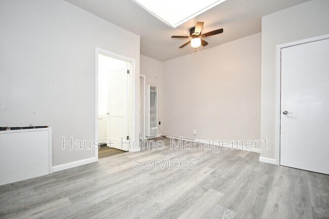 Building Photo - 933 4th Ave