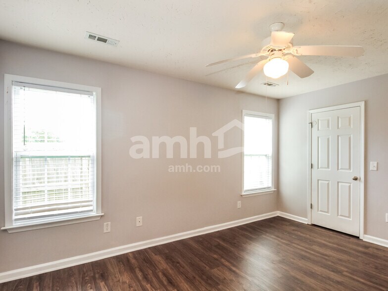 Building Photo - 135 Belvedere Dr