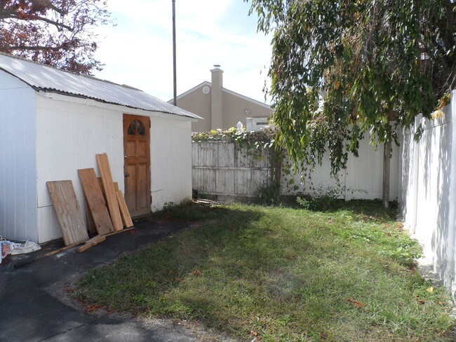 Building Photo - 131 Huber St