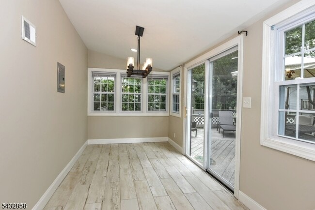 Building Photo - 6 Standish Ln