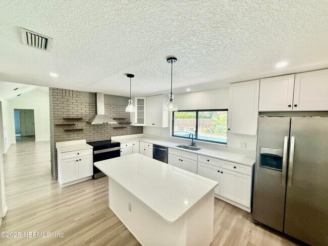 Building Photo - 366 Perthshire Dr