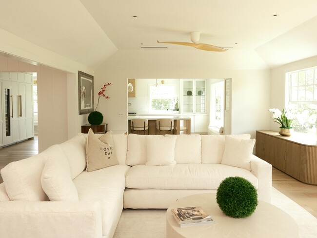 Building Photo - 1017 Tamarind Rd