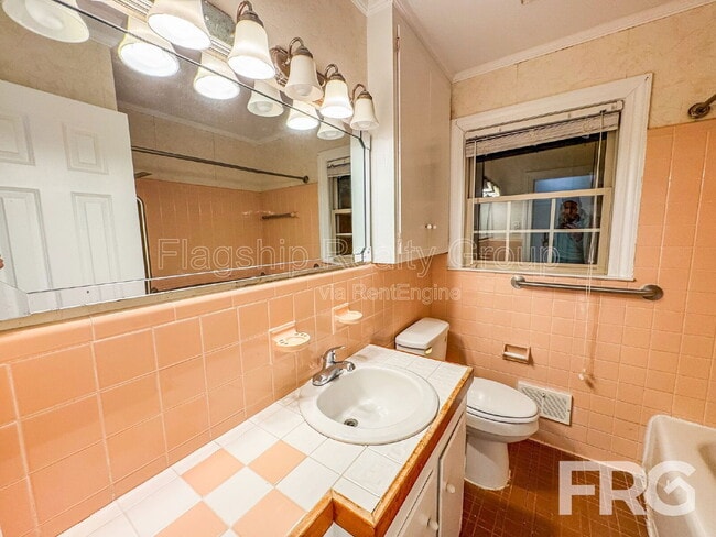 Building Photo - 2501 Jefferson Dr