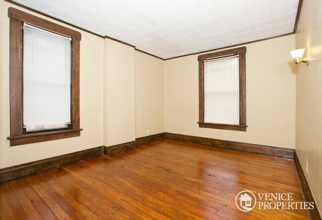 Building Photo - 170 E Oakland Ave