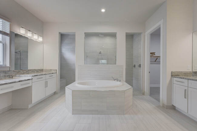 Building Photo - 9300 Crestview Cir
