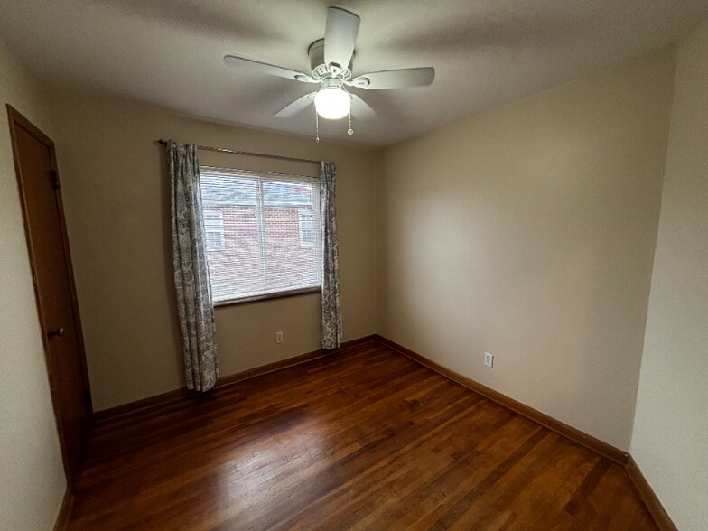 Building Photo - 1862 Kentwell Rd