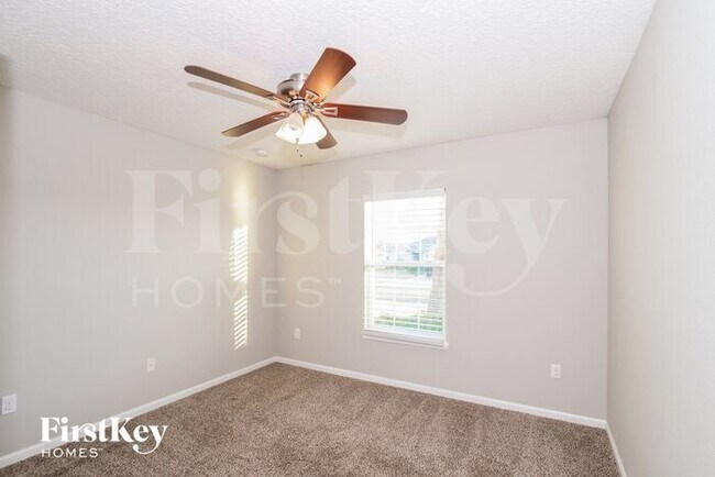 Building Photo - 920 Raindrop Ln