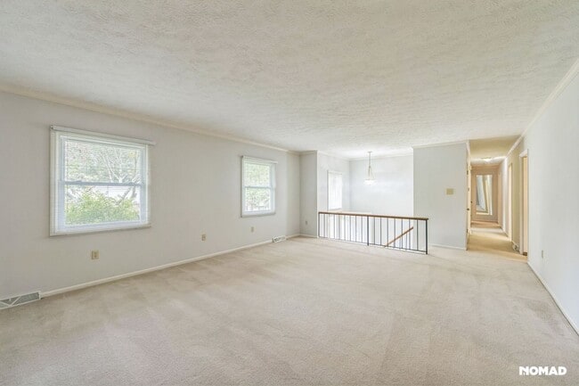 Building Photo - Spacious 4BR House in Asheville