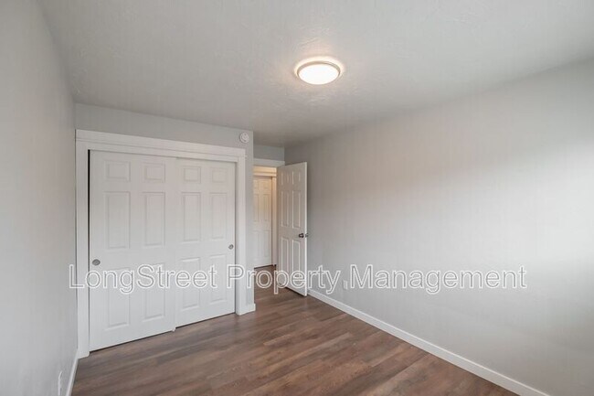 Building Photo - 205 6th Ave SW