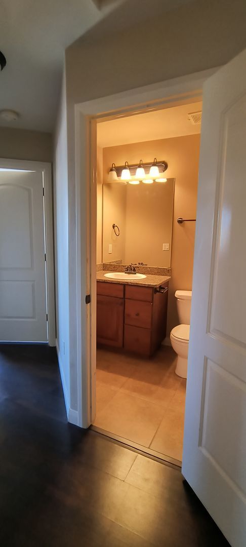 Building Photo - 3 bedroom 2.5 bath in Cedar Park right by IHC hospital.
