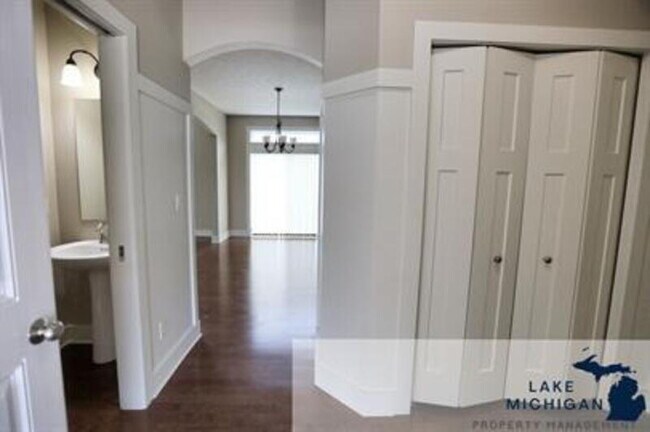 Building Photo - 8965 Plantation Dr SW