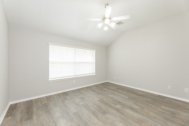 Building Photo - 24502 Drakefield Ct