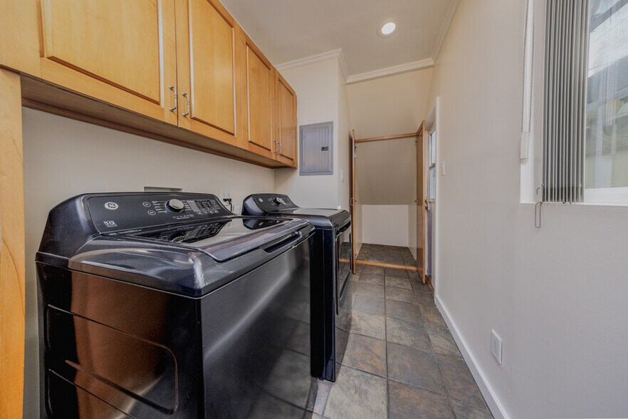 Building Photo - 1244 S Highland Ave