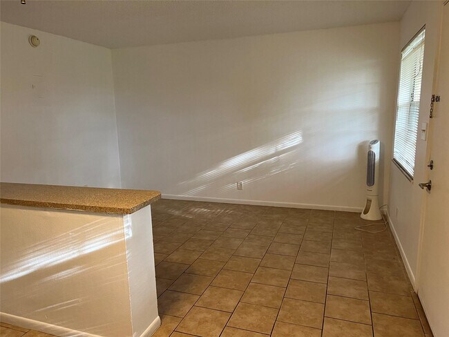 Building Photo - 5168 NE 6th Ave