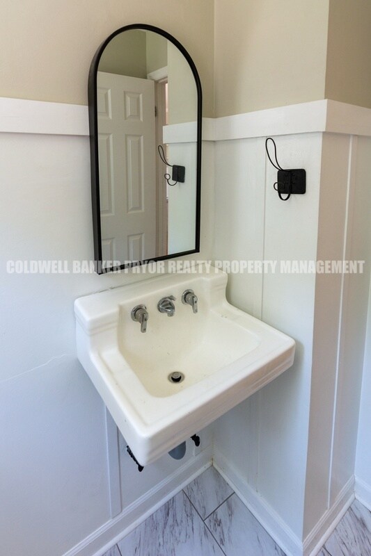 Building Photo - 9356 Charbar Cir