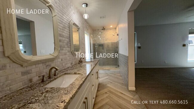 Building Photo - 4362 E Ludlow Dr