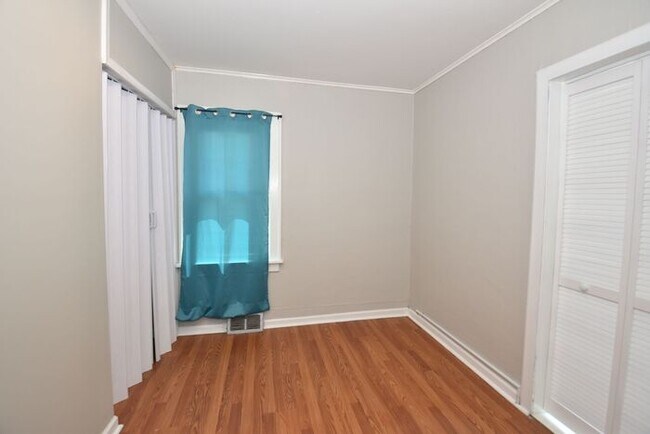 Building Photo - Mishawaka- near Bethel University, shoppin...