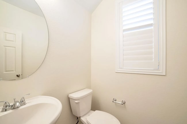 Building Photo - 849 E Sunset Rd