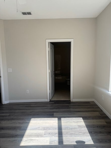 Building Photo - 1211 Chervil Dr