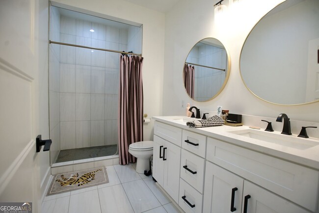 Building Photo - 1718 Line St