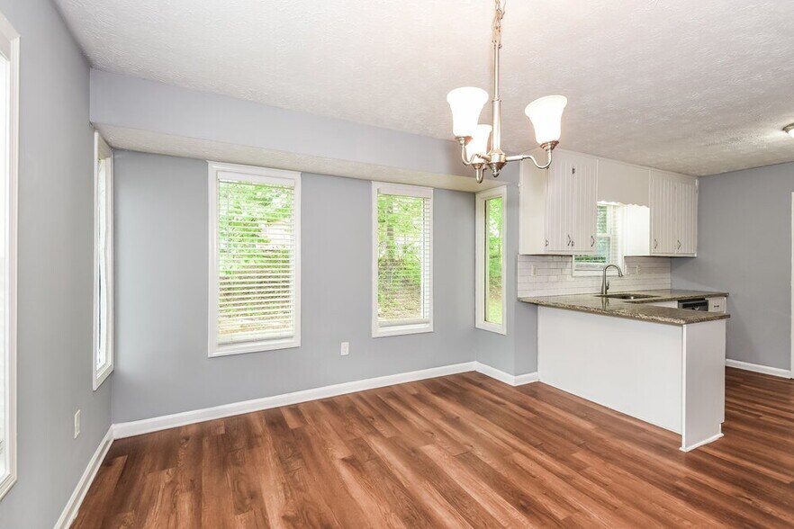 Building Photo - 6513 Mitchell Ln SW