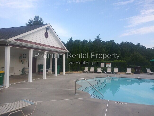 Building Photo - 221 Balaban Cir