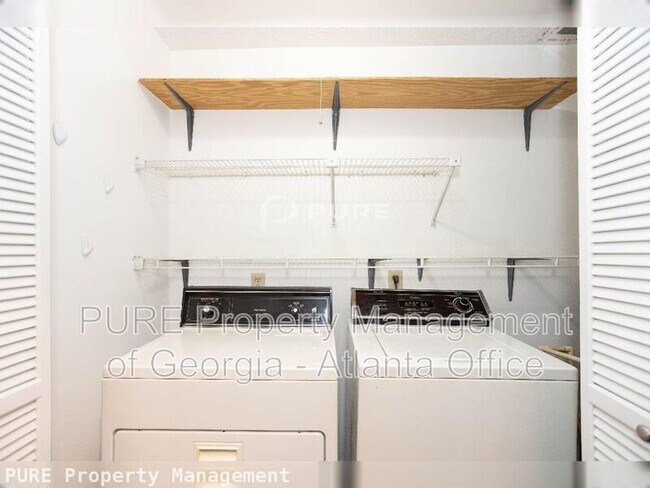 Building Photo - 2408 Country Park Dr