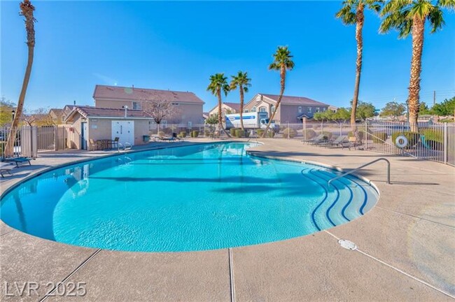 Building Photo - CHARMING 2BEDROOM TOWNHOME IN 89122