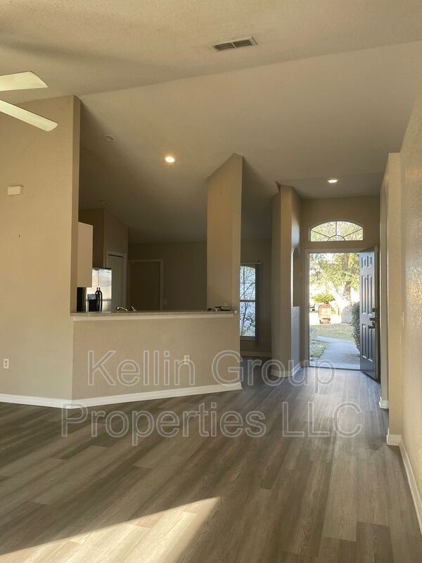 Building Photo - 1145 View Pointe Cir