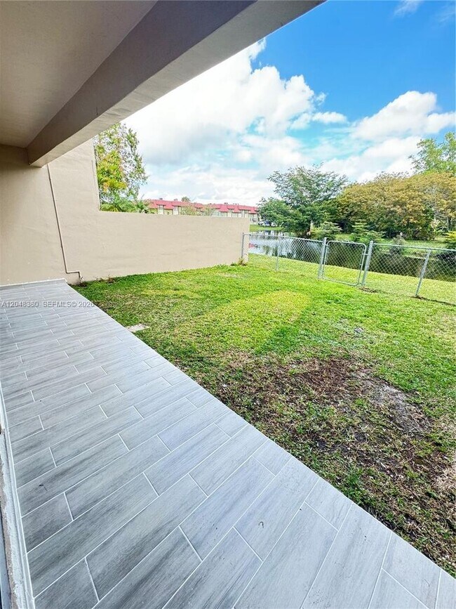 Building Photo - 3167 Coral Springs Dr