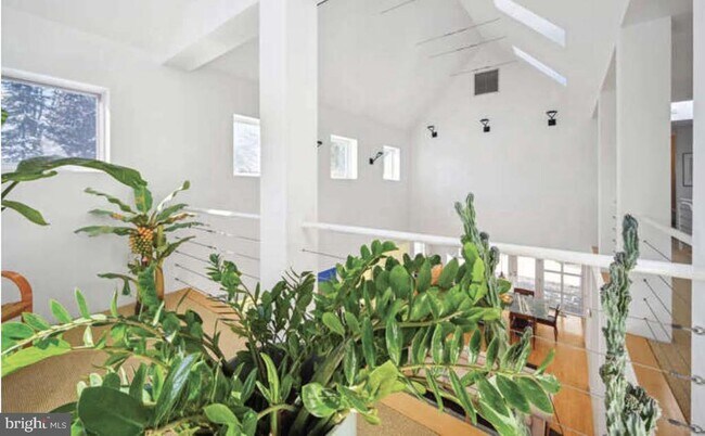 Building Photo - 4527 Q Pl NW